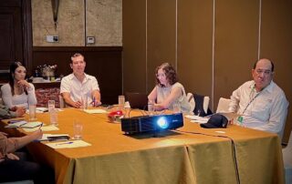 instalación de una mesa de trabajo para mejorar la movilidad de usuarios del transporte público en el corredor Puerto Vallarta-Bahía de Banderas, con la finalidad de unificar el tipo de servicio de transporte que se brinda en esa zona metropolitana inter-estatal.