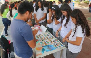 Jóvenes participan en Feria de la Salud en CECyTEJ Vallarta