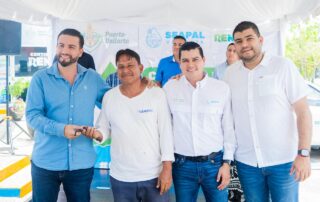 Munguía entrega vehículos operativos a SEAPAL