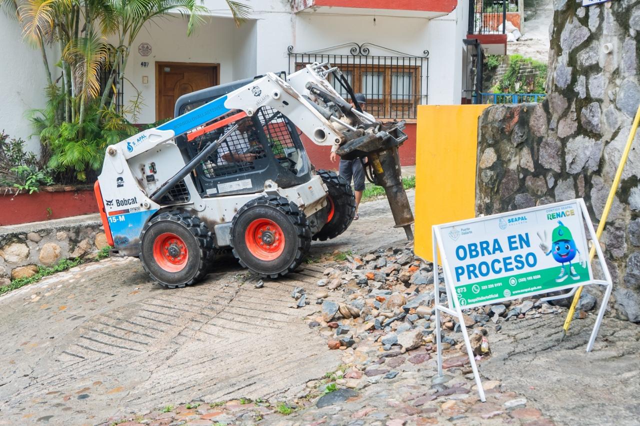 SEAPAL Vallarta repara ruptura en línea de bombeo Aguacate
