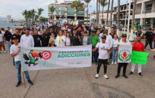 Realizan desfile y foro contra las adicciones 2025