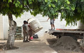 Escuelas reciben material deportivo y de construcción