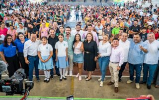Entregan seis mil tablets a estudiantes de primaria en Vallarta