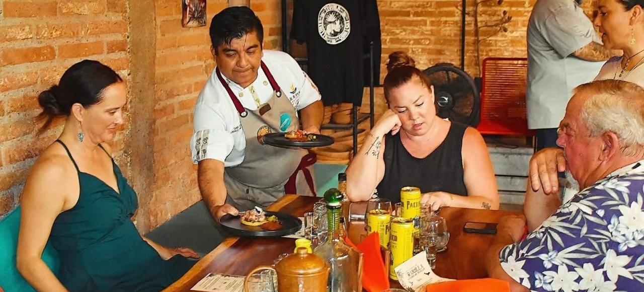 Vive una explosión de sabores en cena maridaje de Aguamiel