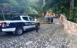 Conductor murió tras volcar en la carretera Puerto Vallarta a Mismaloya